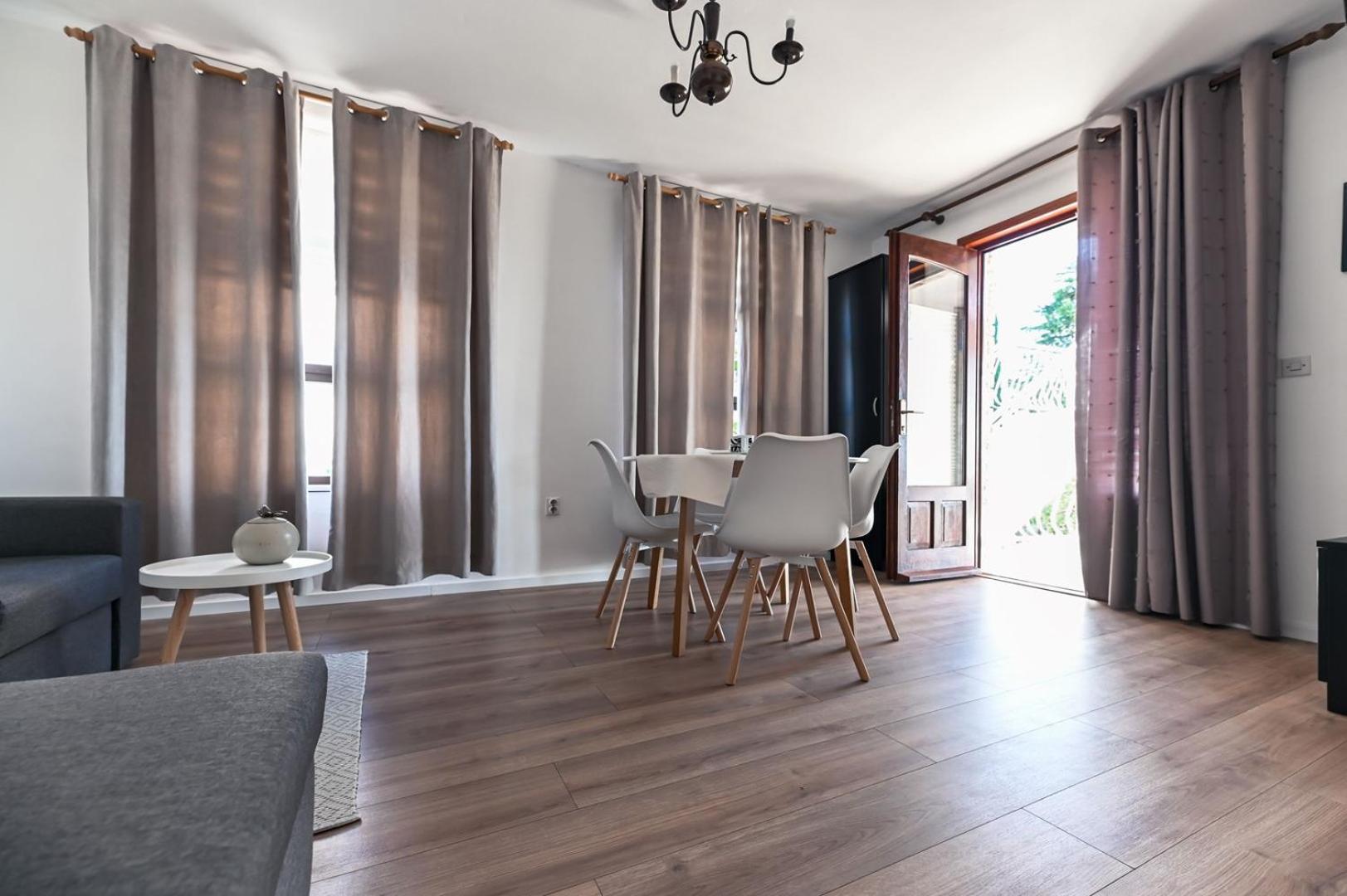 Apartment Rajna ビオグラード・ナ・モル エクステリア 写真